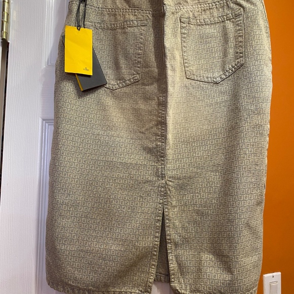 Skirt - Picture 3 of 4